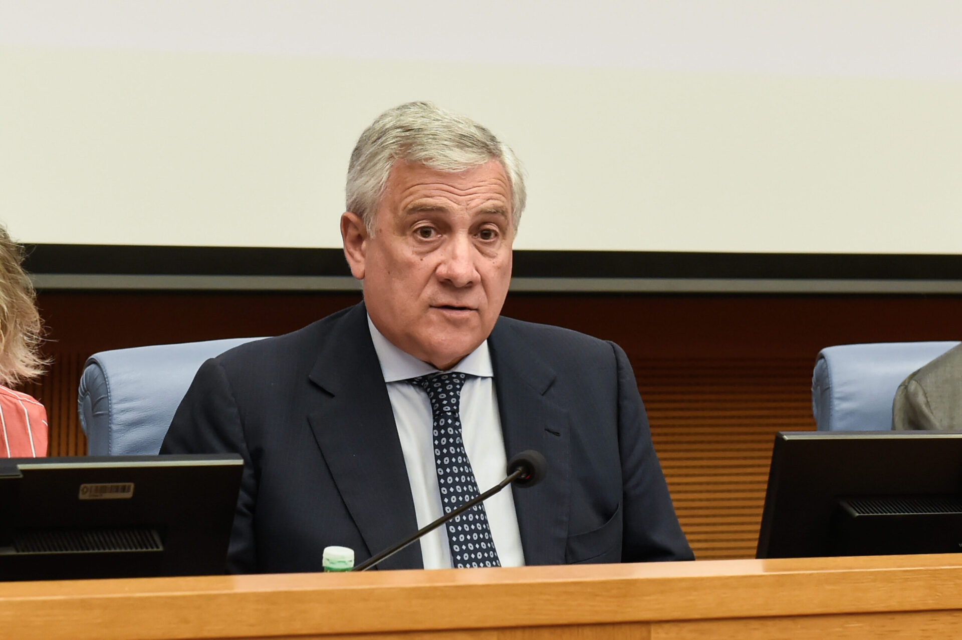 tajani-ribadisce-l’allarme:-“italiani-via-dal-libano-al-piu-presto”